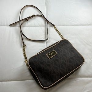 Michael Kors Cross body adjustable bag